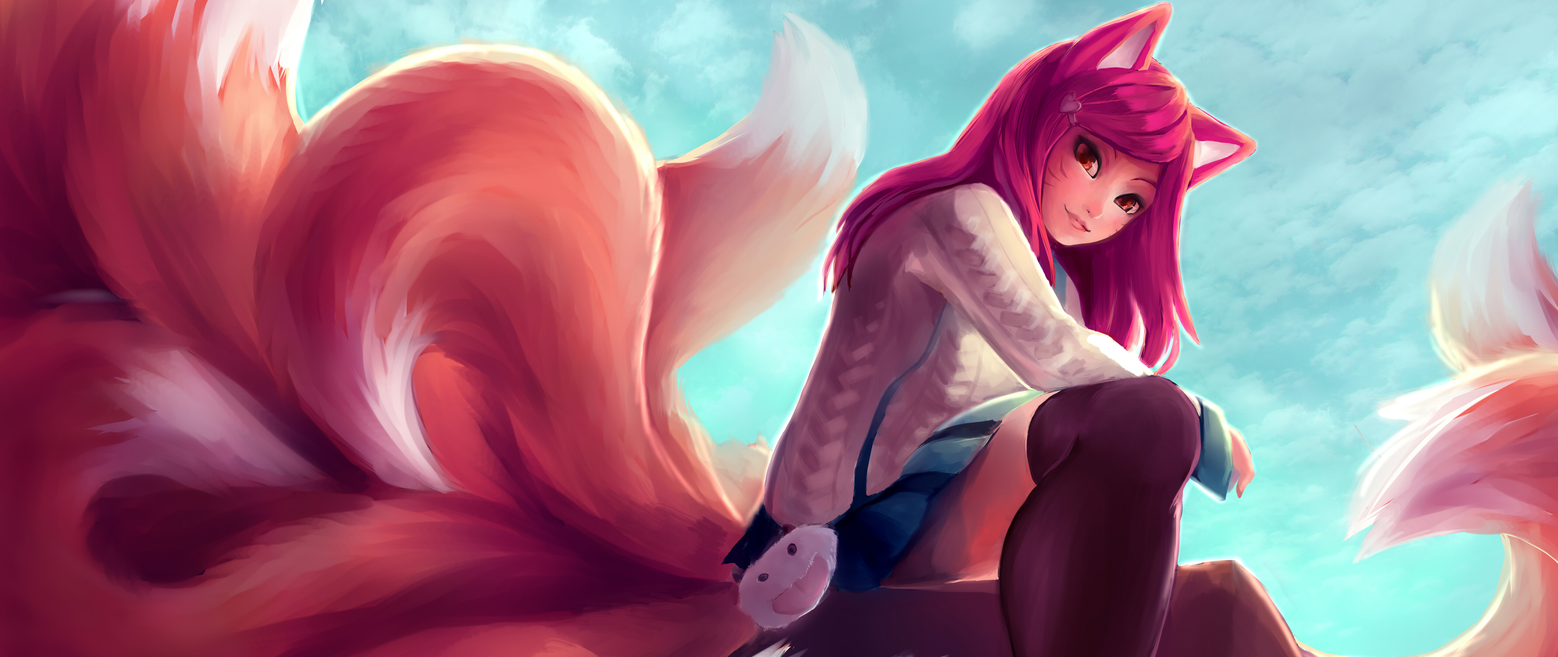 Ahri aus League of Legends, dargestellt mit Fuchsöhren, einem Schwanz, einem Rock und Oberschenkelhohen Strümpfen.