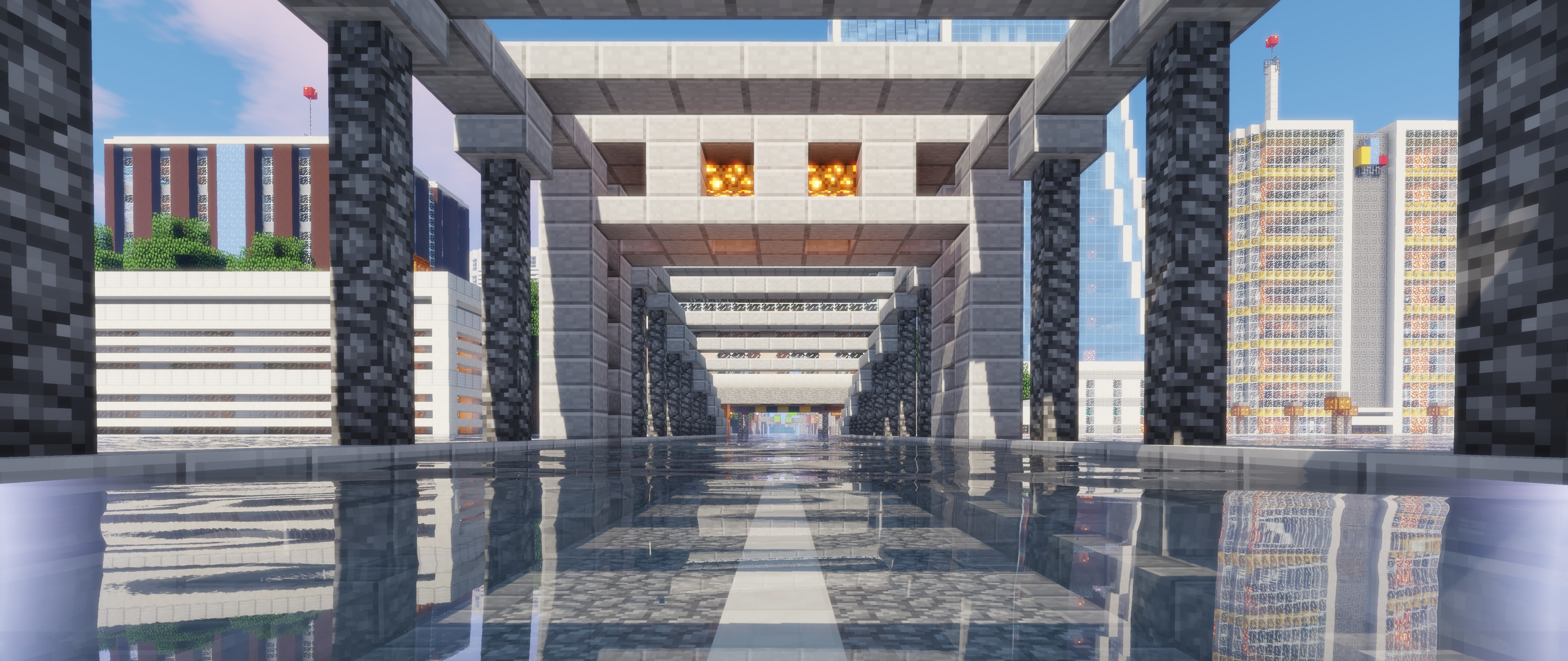 Die Figur Steve aus Minecraft steht in einer wunderschönen, blockartigen Landschaft mit Bergen.