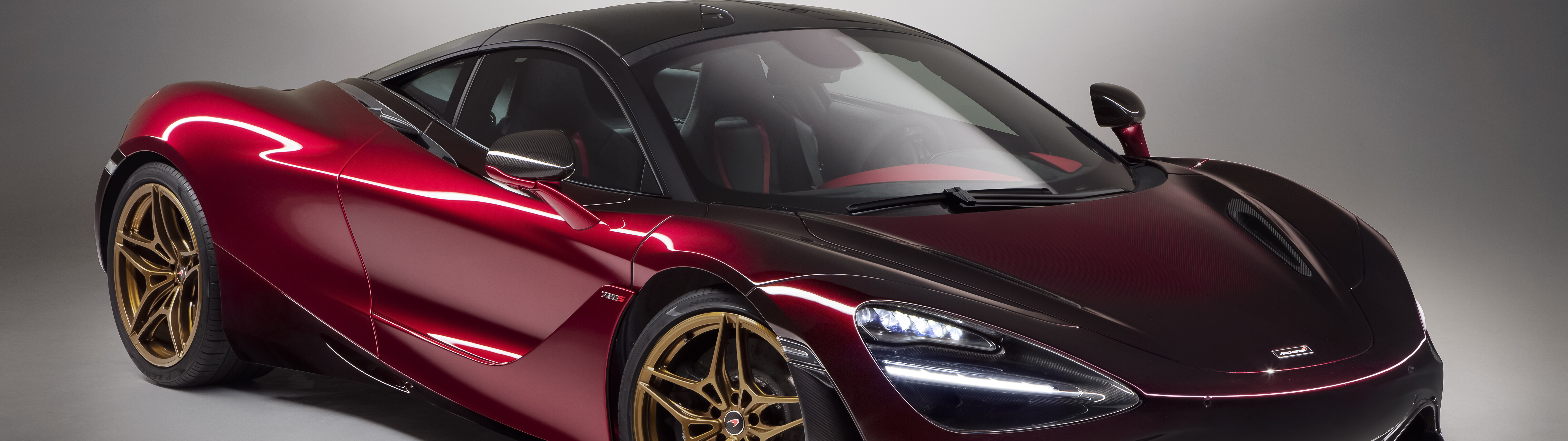 Ein atemberaubender Anblick des McLaren 720S Velocity von MSO, der sein elegantes, aerodynamisches Design und die hochwertige Gestaltung dieses Supersportwagens hervorhebt.