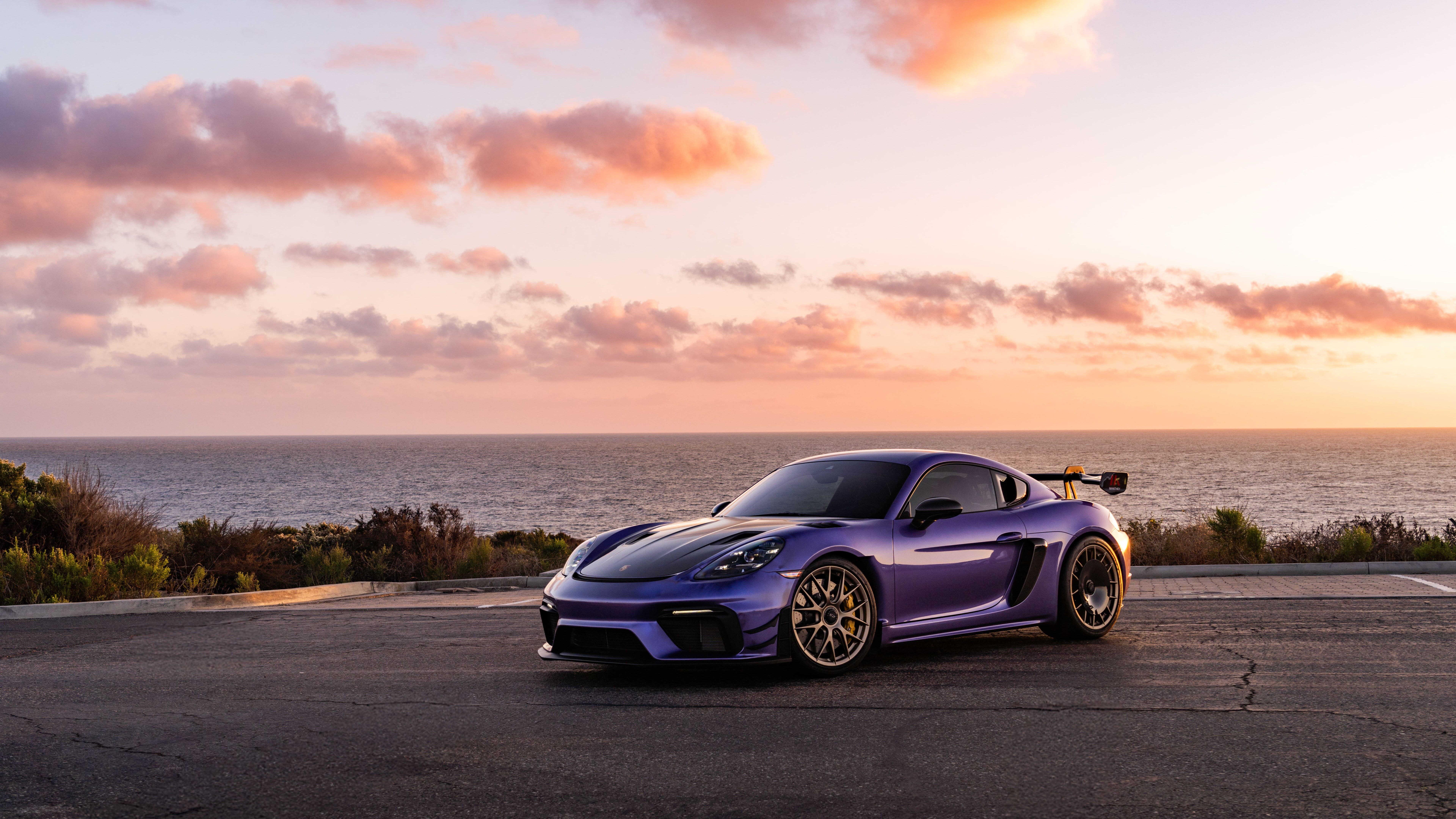 Ein hochleistungsstarker Porsche GT3 RS Sportwagen, detailreich dargestellt.