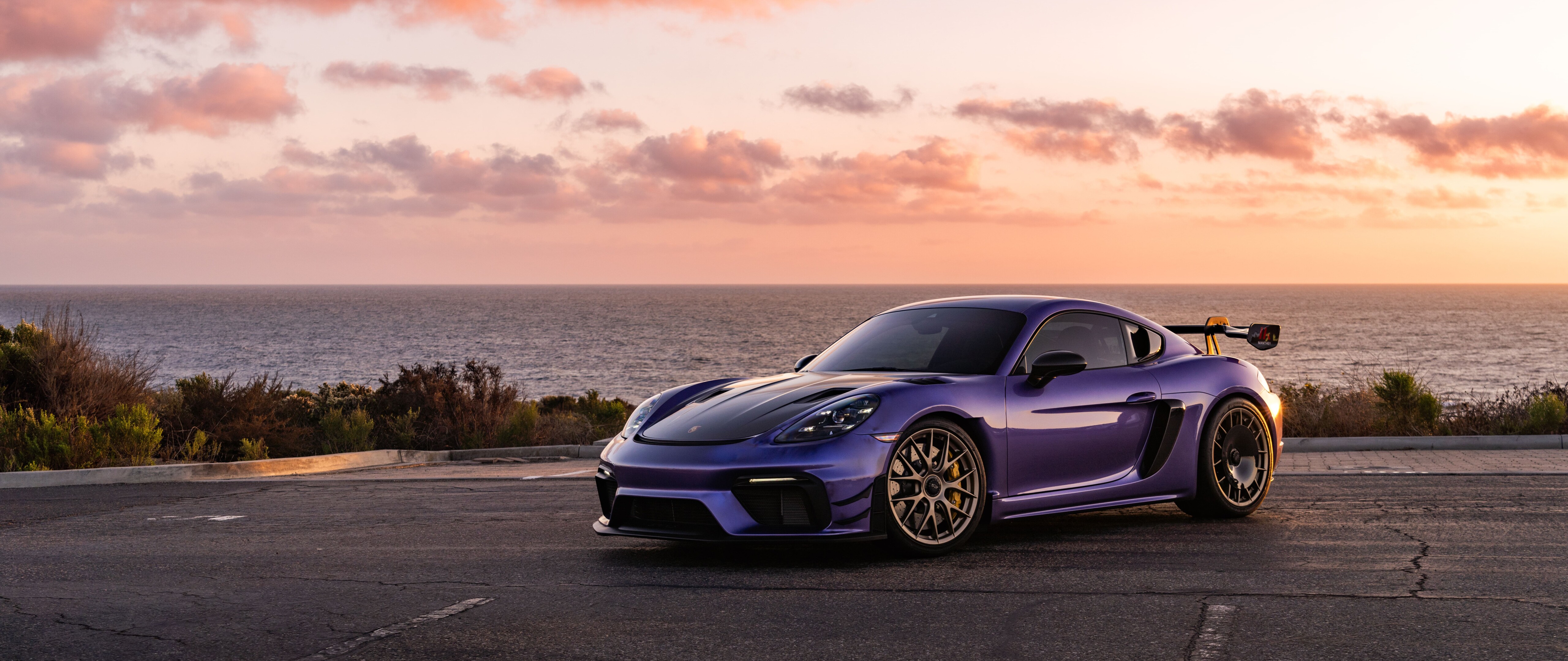 Ein elegantes und leistungsstarkes Porsche GT3 RS-Sportwagenmodell mit einer dynamischen und aerodynamisch optimierten Karosserie.