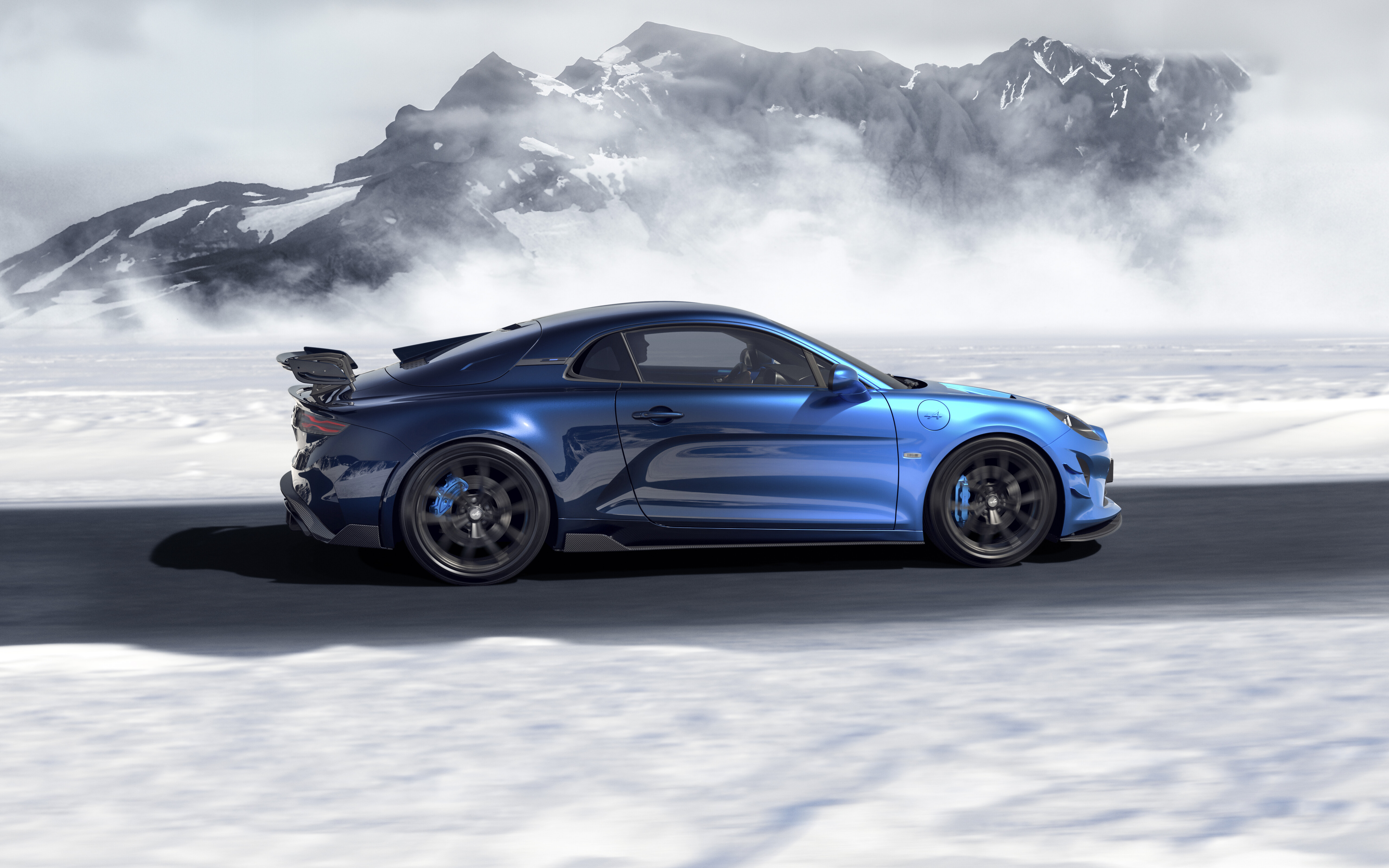 Eine detaillierte Ansicht des Alpine A110 R Ultime Sportwagens, die seine aerodynamische Karosserie und die hochwertige Verarbeitung hervorhebt.