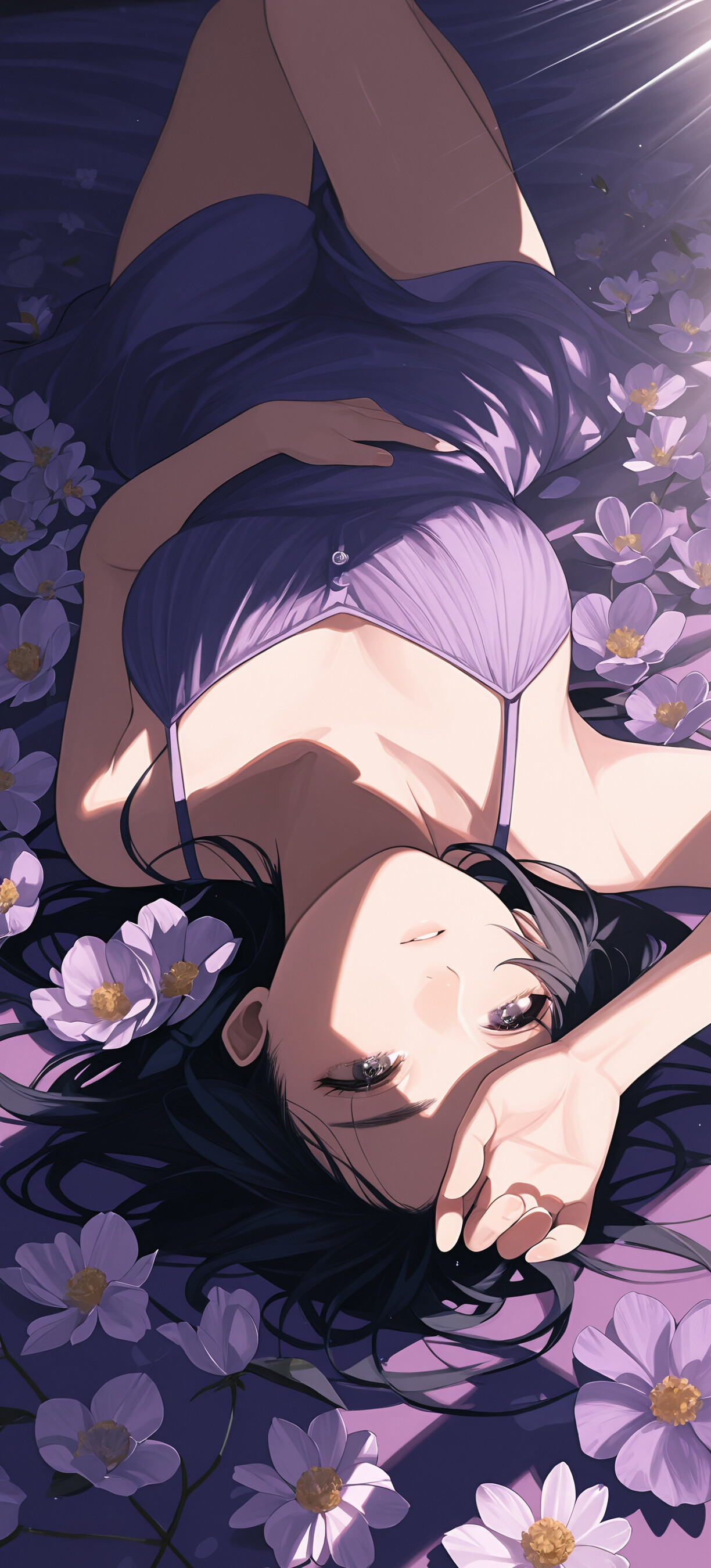 Eine im Anime-Stil gehaltene Illustration einer Frau mit langen, schwarzen Haaren, die auf dem Rücken in einem Feld voller violetter Blumen liegt, wobei das Sonnenlicht deutliche Schatten auf sie wirft.